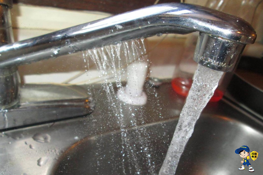 厨房漏水的主要原因是什么？